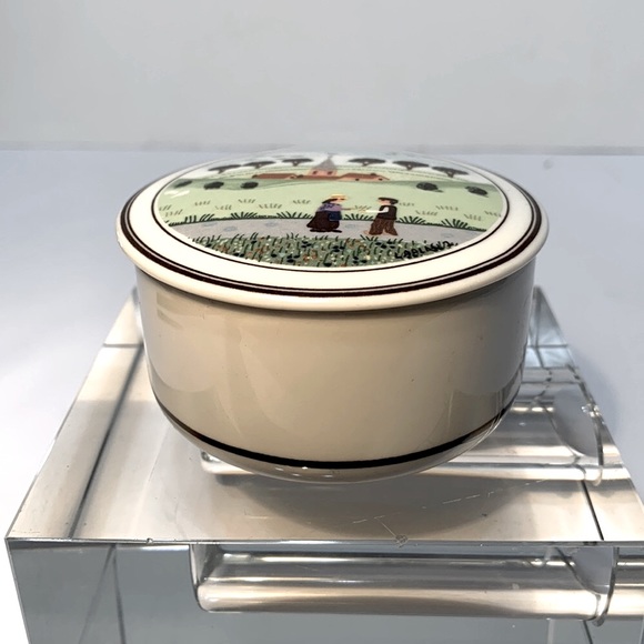 Porcelain trinket box Design Naïf - Picture 3 of 10